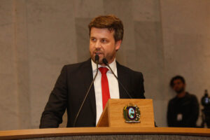 Raquel Lyra assina nomeação de Eduardo Porto para o Tribunal de Contas do Estado