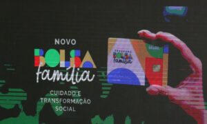 Bolsa Família prevê R$ 50 extras para lactantes e volta do consignado do BPC