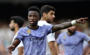 Vinicius Júnior pede punições a responsáveis por agressões racistas