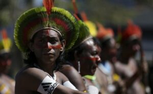 Indígenas protestam em Brasília contra marco temporal