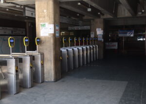 Metrô parado leva o caos ao transporte do Recife