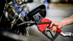 Petrobras anuncia nova redução do preço da gasolina a partir de sábado