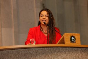 Deputada Rosa Amorim presta queixa de ameaça de estupro para ‘cura lésbica’