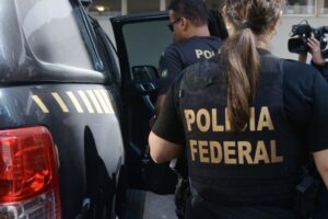 Parlamentar suspeito de participar do 8/1 é alvo de operação da PF