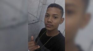 ‘Cadê a justiça?’ Mãe de garoto morto há 3 anos cobra punição de policial militar