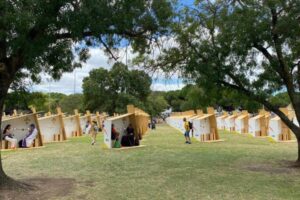 Papa tenta conter êxodo de fiéis e diz que Igreja está aberta a todos