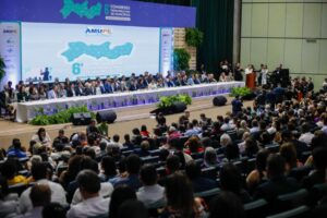 Crise nos municípios mobiliza prefeitos, deputados e a governadora. Paralisação nacional acontece nesta quarta (30)