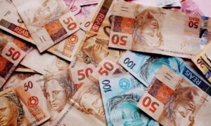 Projetos de lei querem fim da circulação de dinheiro em espécie no Brasil