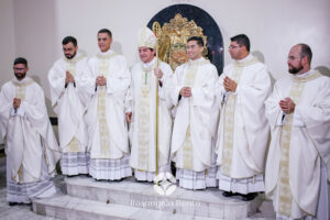 Dom Paulo Jackson Ordena Seis Novos Padres e se Despede da Diocese de Garanhuns