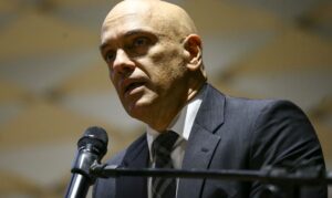 Moraes autoriza quebra de sigilo bancário de Bolsonaro e Michelle