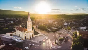 Concurso em Riacho das Almas tem 275 vagas e salários de até de até R$ 2,8 mil; saiba como se inscrever