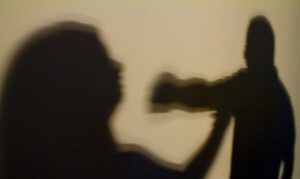 Auxílio-aluguel para mulheres vítimas de violência doméstica aguarda sanção de Lula