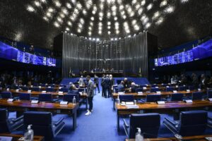 Fim dos mandatos coletivos e prazo de punição mais curto a candidatos inelegíveis. Conheça a reforma eleitoral