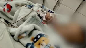 Mulher é presa suspeita de espancar o próprio filho de 5 meses em Toritama