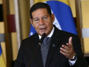 “Foi um mero blá-blá-blá”, diz Mourão sobre suposta reunião golpista entre Bolsonaro e militares