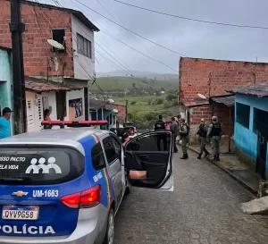 Polícia prende seis pessoas em operação para desarticular organização criminosa relacionada a homicídios no Agreste