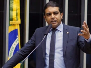 Deputado Federal Fernando Rodolfo falta ao enterro do próprio Pai