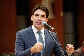 O pernambucano Silvio Costa Filho no pódio da Esplanada