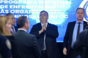 Pressionado, governo lança plano contra organizações criminosas