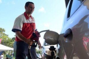 Petrobras reduz preço da gasolina e aumenta o do diesel a partir de sábado