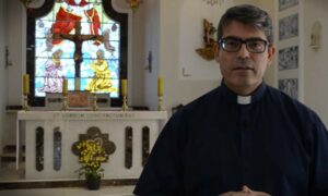 Padre pede dispensa da Igreja Católica ao descobrir que será pai