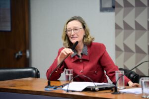 Filhos e dependentes de vítimas de feminicídio terão direito a pensão