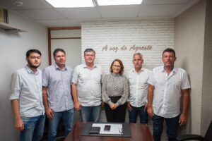 Recebido por Débora Almeida na ALEPE, Grupo de Oposição em Jucati solicita Segurança para a Vila Neves