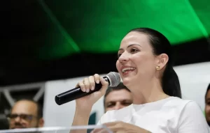 Prefeita de Serra Talhada decreta redução do próprio salário, do vice, dos secretários e de cargos de confiança