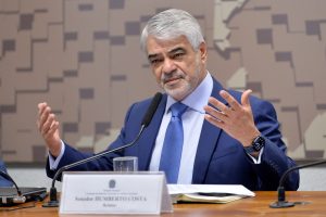 Política: recado em forma de ausência