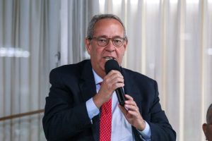 Álvaro Porto manda recado e indica caminho fora do PSDB