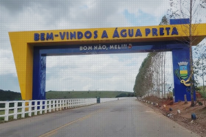 Escândalo em Água Preta: Prefeito Interino Acusado de Nepotismo e Corte de Salários