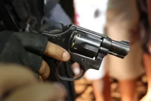 Em Calçado, criminosos invadem casa e tentam matar homem