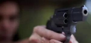 Bandidos Invadem Residência e Roubam Vários Objetos na Zona Rural de Calçado