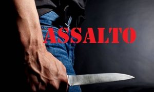 Criminosos agridem casal com socos e chutes e tomam moto de assalto nas imediações do Assaí, em Garanhuns