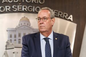 Álvaro procura presidentes do TCE, TJPE e outros órgãos para tratar sobre ação do Estado no STF