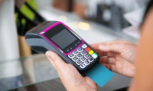 Limite do juros do cartão de crédito começa a valer nesta quarta (3)