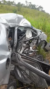 Pai e filha de 4 anos morrem em acidente na PE-120