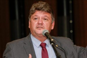 Sileno volta a cobrar pagamento do 13º do Bolsa Família