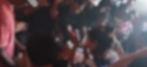 Família atende pedido de jovem e permite que amigos usem drogas durante velório