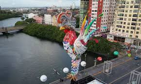 Tradição do carnaval do Recife, Galo Gigante comanda festa há 29 anos