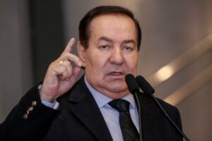 Izaías diz que prefeito de Garanhuns torra R$ 3 milhões/ano com salários de familiares. Entenda