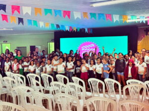 Projeto Cine Vivência Encanta Alunos da Escola Maria Célia Barros