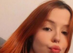 Jovem de 21 anos é morta a tiros no meio da rua; há suspeita de que vítima estaria grávida