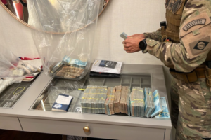 Suspeitos de jogos ilegais e lavagem de dinheiro são alvo de operação com bloqueio bilionário de recursos