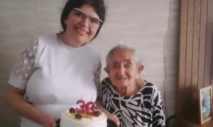 Idosa de 80 anos é morta com tiro na cabeça dentro de casa; neta foi presa em flagrante
