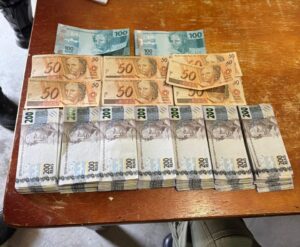PF recolhe mais de R$ 171 mil em notas falsas e autua mototaxista no Agreste; dinheiro estava em máquina de lavar