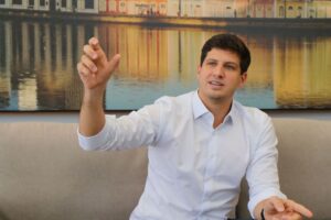 Prefeito do Recife se credencia para disputa ao Governo de Pernambuco em 2026