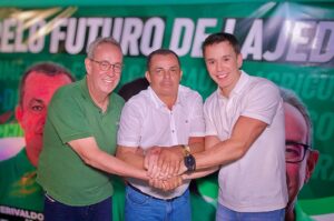 Prefeito de Lajedo, Erivaldo Chagas, apresenta o deputado federal Felipe Carreras à população