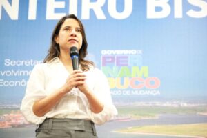 Governo do estado e federal buscam aproximação com prefeitos durante congresso