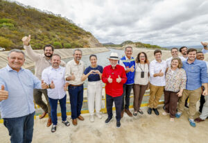 Em ato institucional, João e Raquel deixam diferenças de lado e dividem palanque